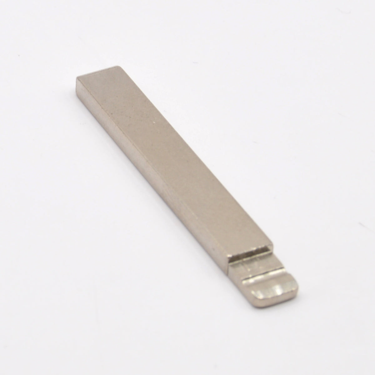 HU100 flip key blade for KEYDIY and Xhorse remotes, uncut, front view