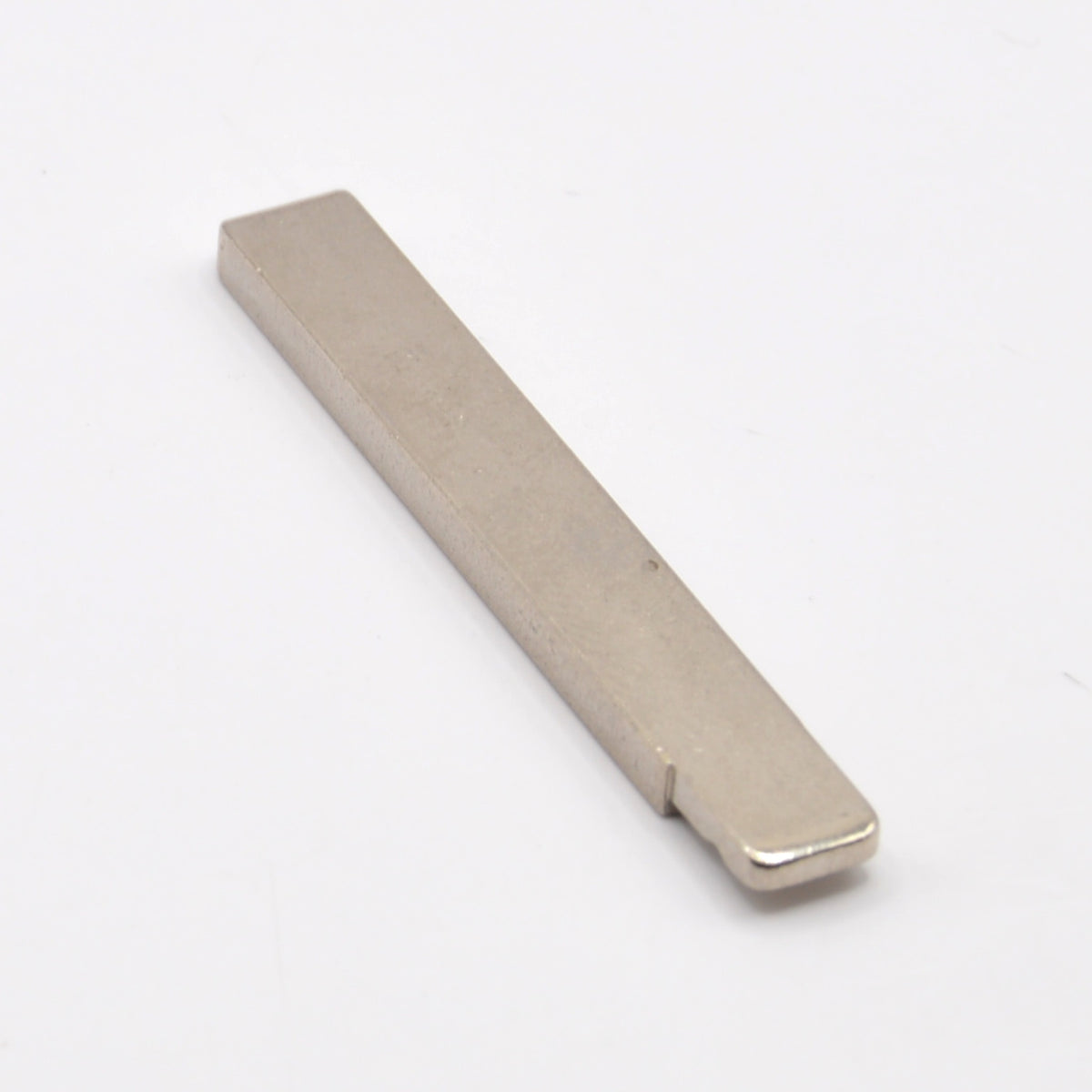 HU100 flip key blade for KEYDIY and Xhorse remotes, showing the mounting end