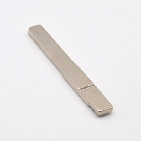 HU101 flip key blade for KEYDIY and Xhorse remotes, showing the mounting end