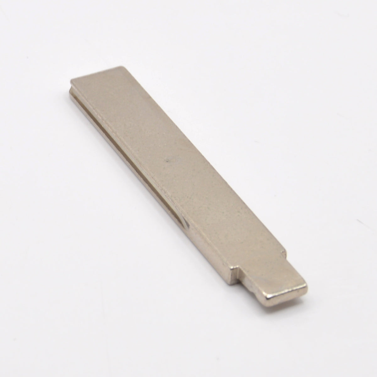HU83 flip key blade for KEYDIY and Xhorse remotes, showing the mounting end