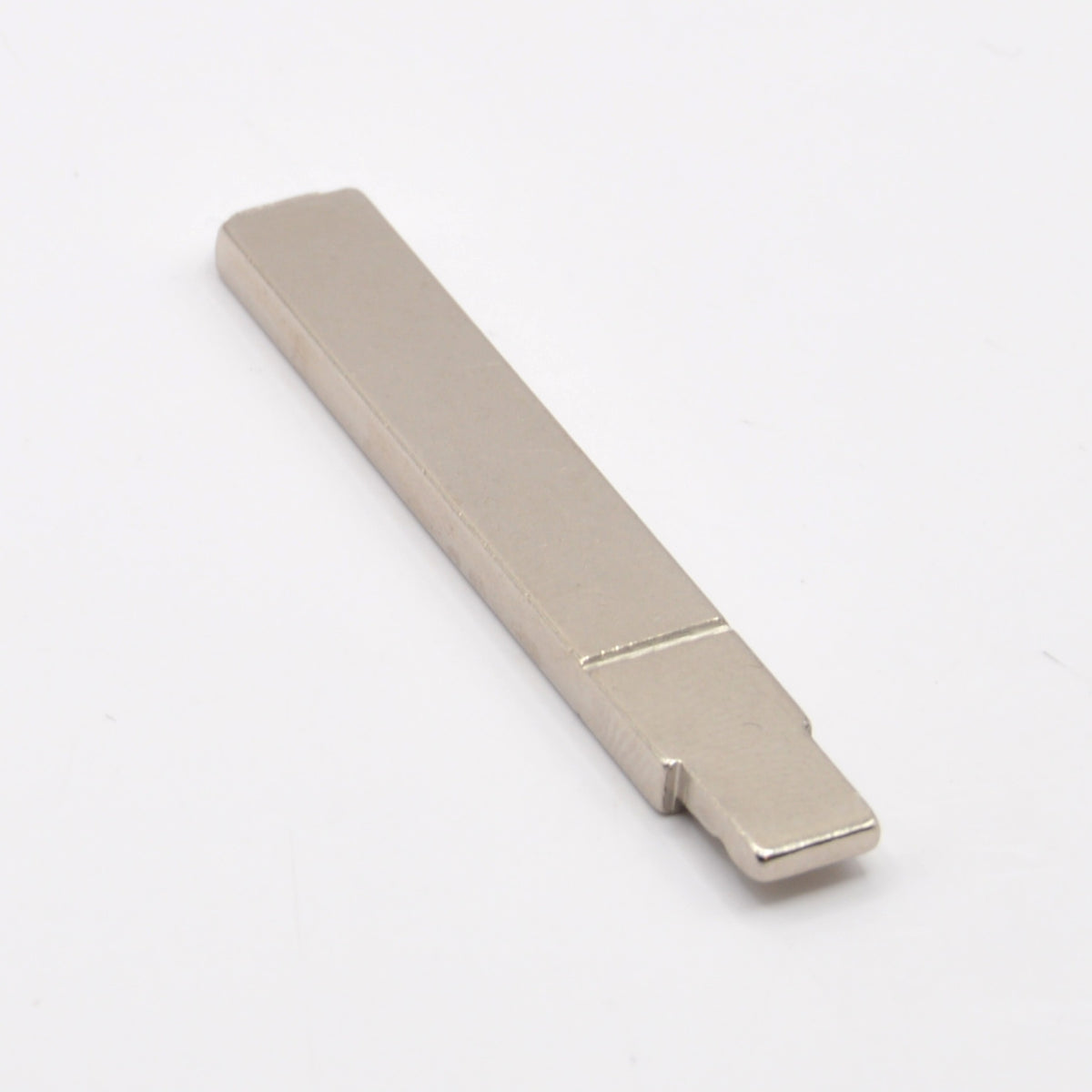 VA2 / VA6 flip key blade for KEYDIY and Xhorse remotes, showing the mounting end